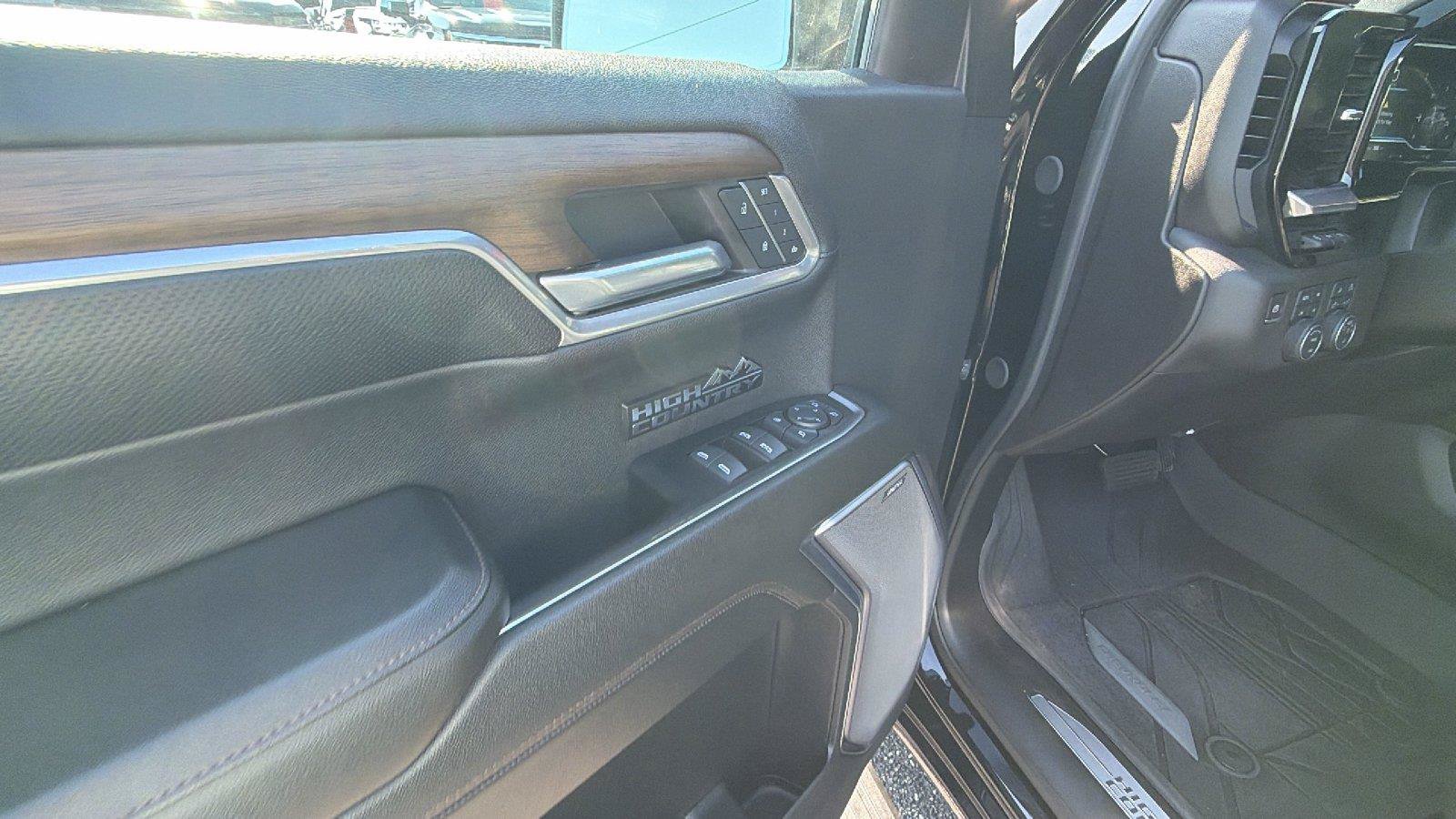 Used 2024 Chevrolet Silverado 1500 High Country w/ Midnight Edition AWD/4WD image 16