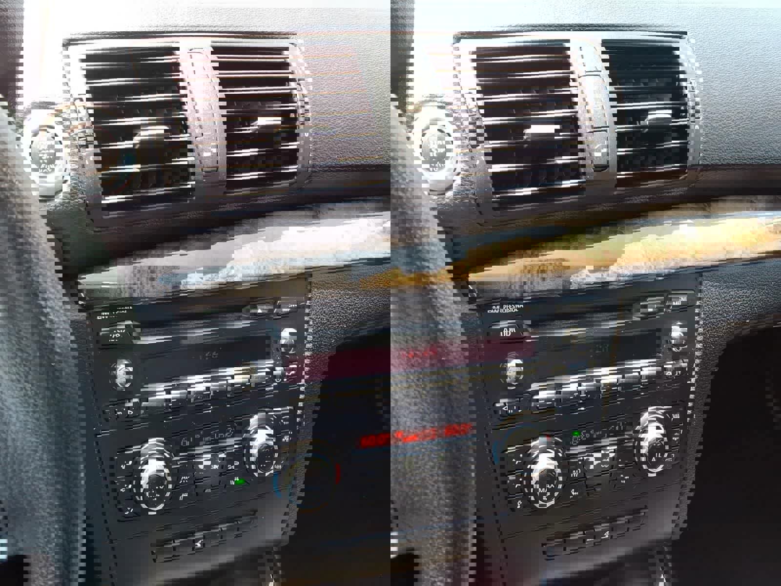 Used 2011 BMW 128i Convertible image 21