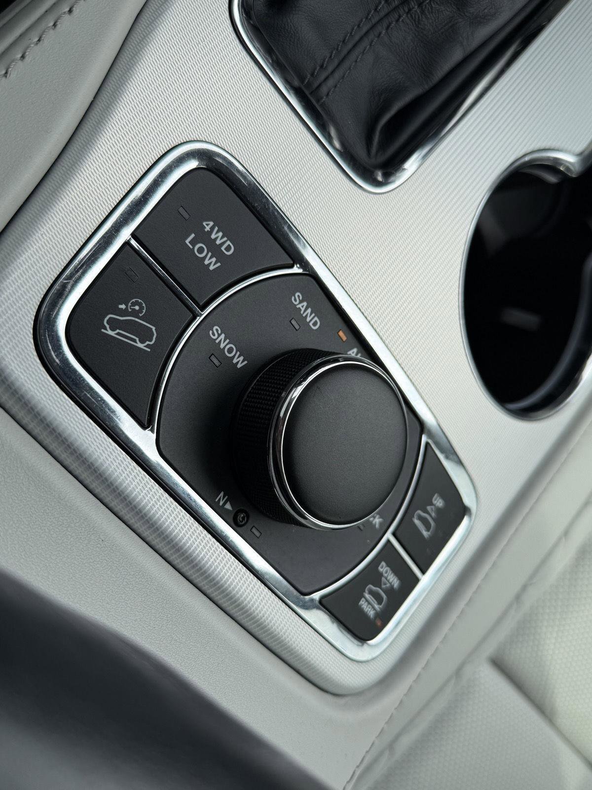 Used 2021 Jeep Grand Cherokee Summit AWD/4WD image 26