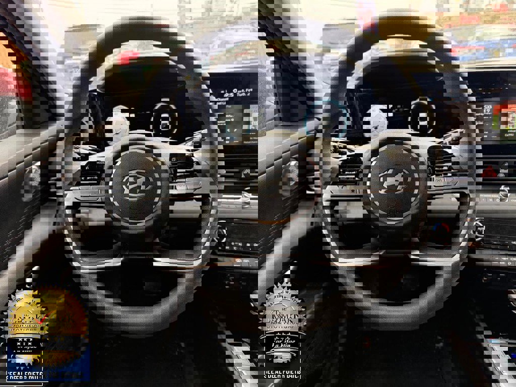 Used 2024 Hyundai Elantra SEL image 17