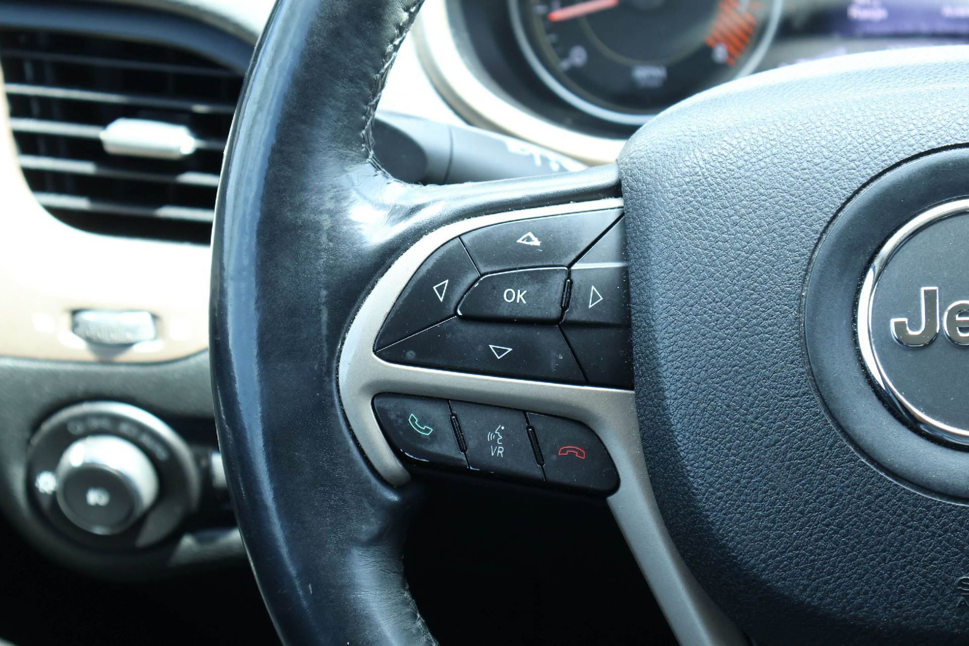 Used 2014 Jeep Cherokee Limited FWD image 22