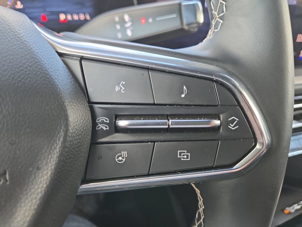 Used 2025 Chevrolet Traverse LT AWD/4WD image 18
