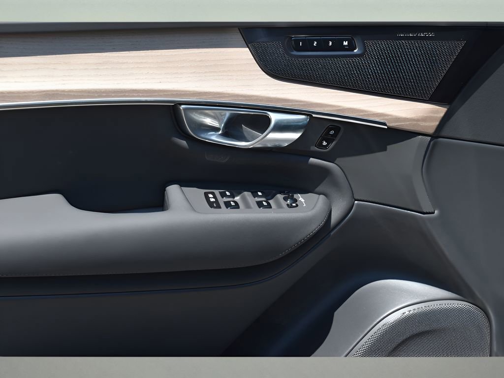 New 2026 Volvo XC90 B6 Plus w/ Protection Package Premier image 27