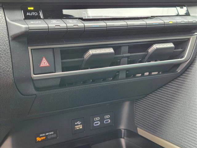 Used 2025 Toyota Camry SE w/ Convenience Package FWD image 11