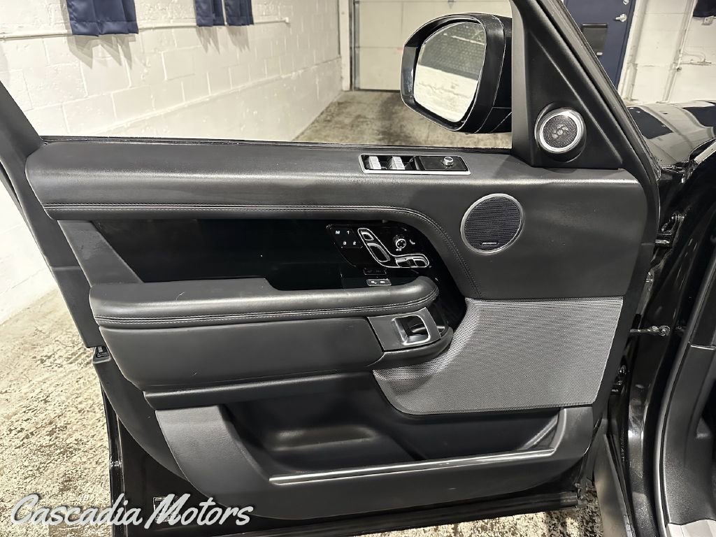 Used 2018 Land Rover Range Rover Autobiography image 18