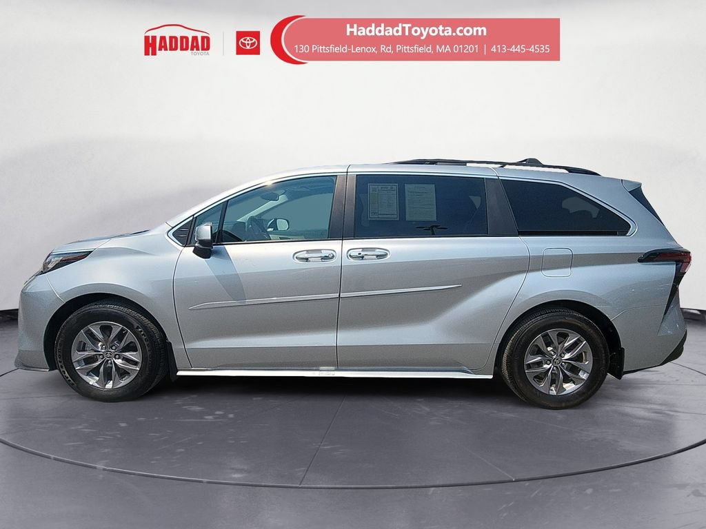 Used 2023 Toyota Sienna XLE w/ XLE Plus Package AWD/4WD image 2