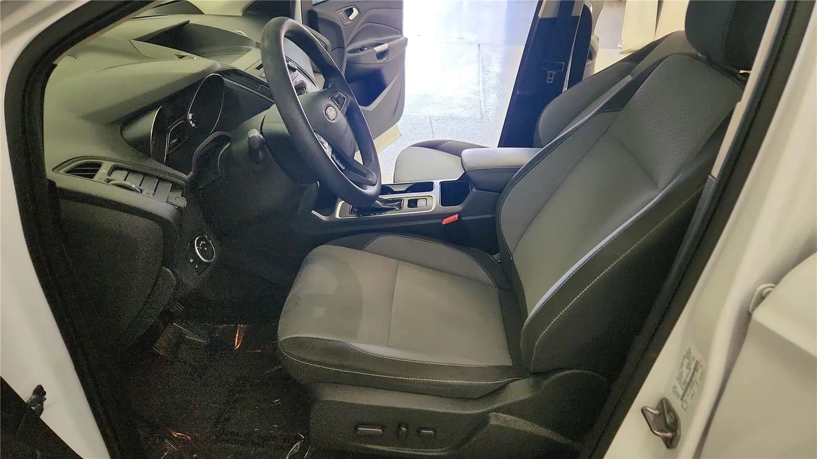 Used 2018 Ford Escape SE image 22