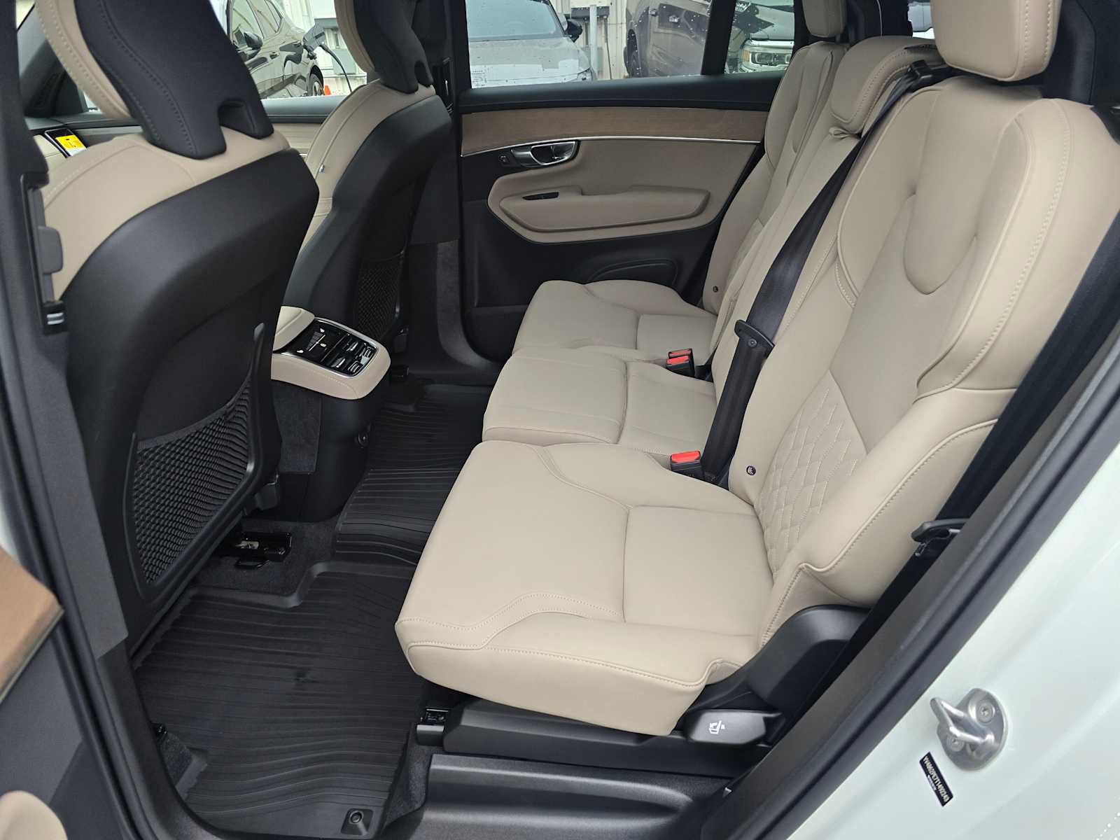New 2026 Volvo XC90 B6 Plus w/ Protection Package Premier AWD/4WD image 18