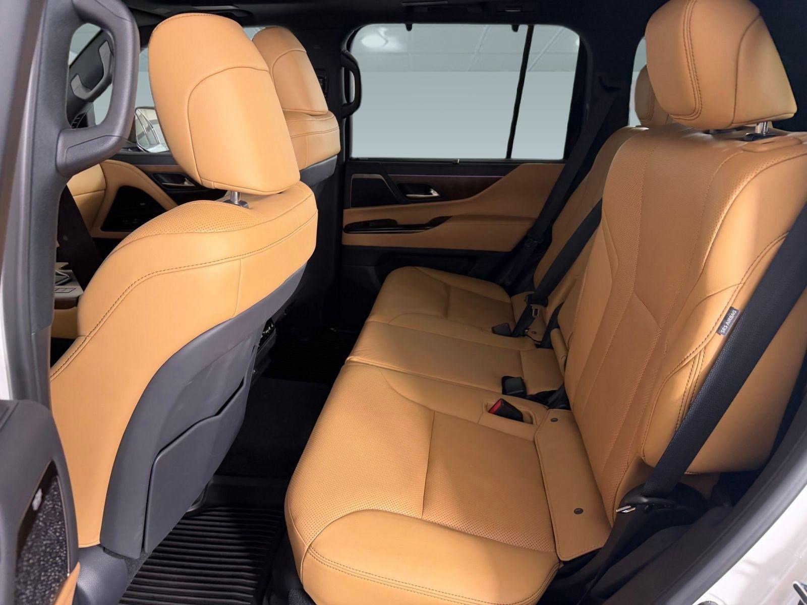 Used 2024 Lexus LX 600 4WD w/ Luxury Package image 13