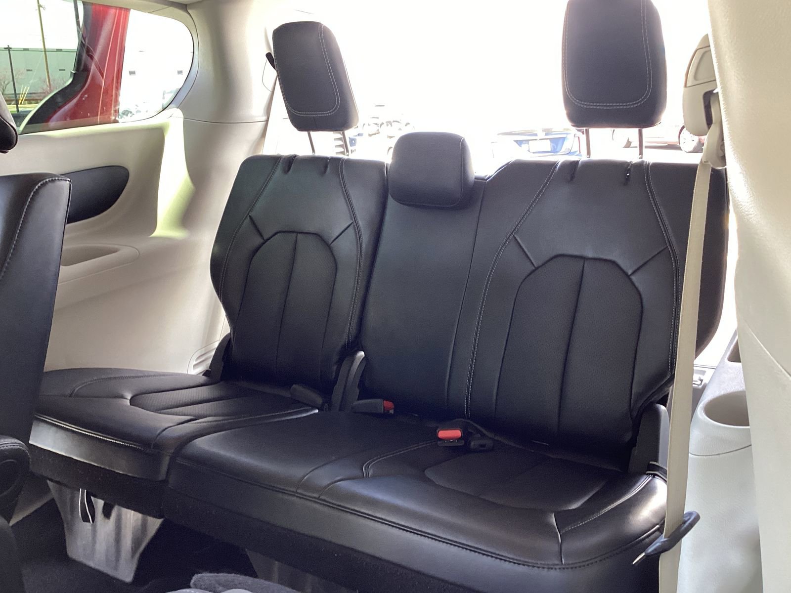 Used 2024 Chrysler Pacifica Select image 14