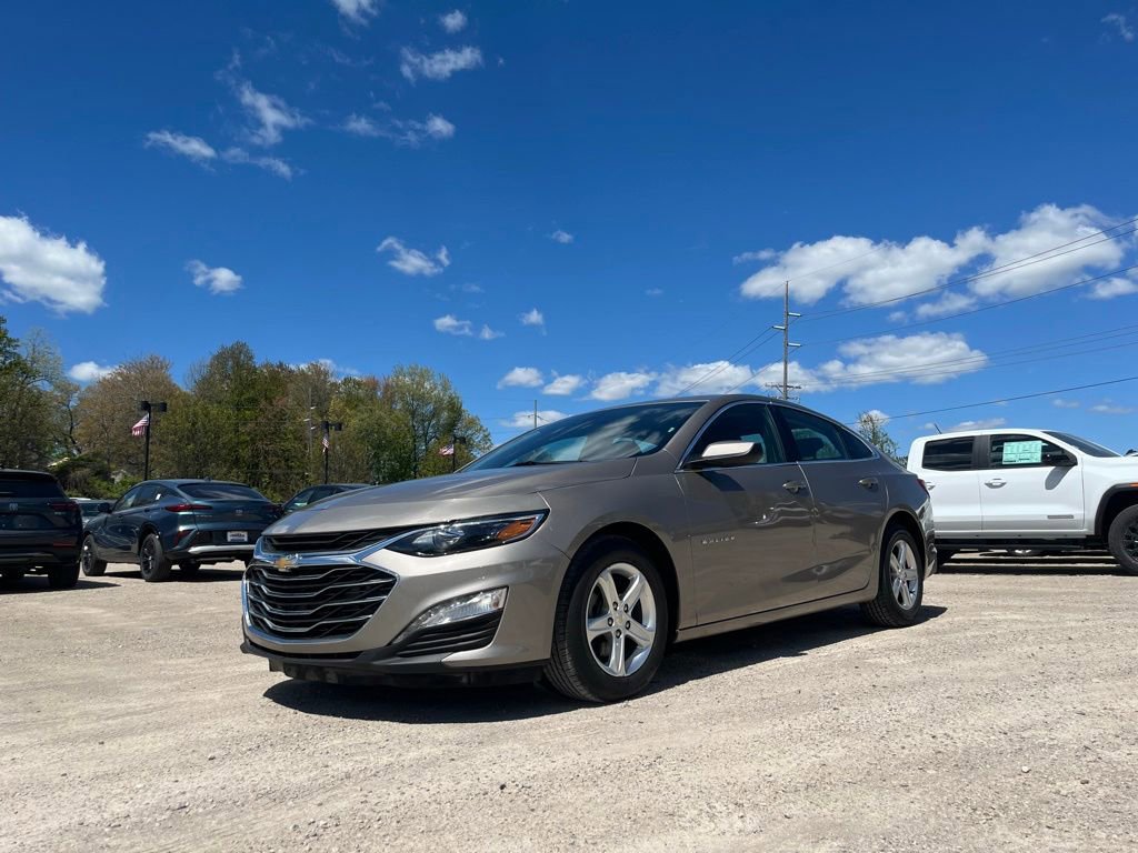 Used 2022 Chevrolet Malibu LT FWD image 2