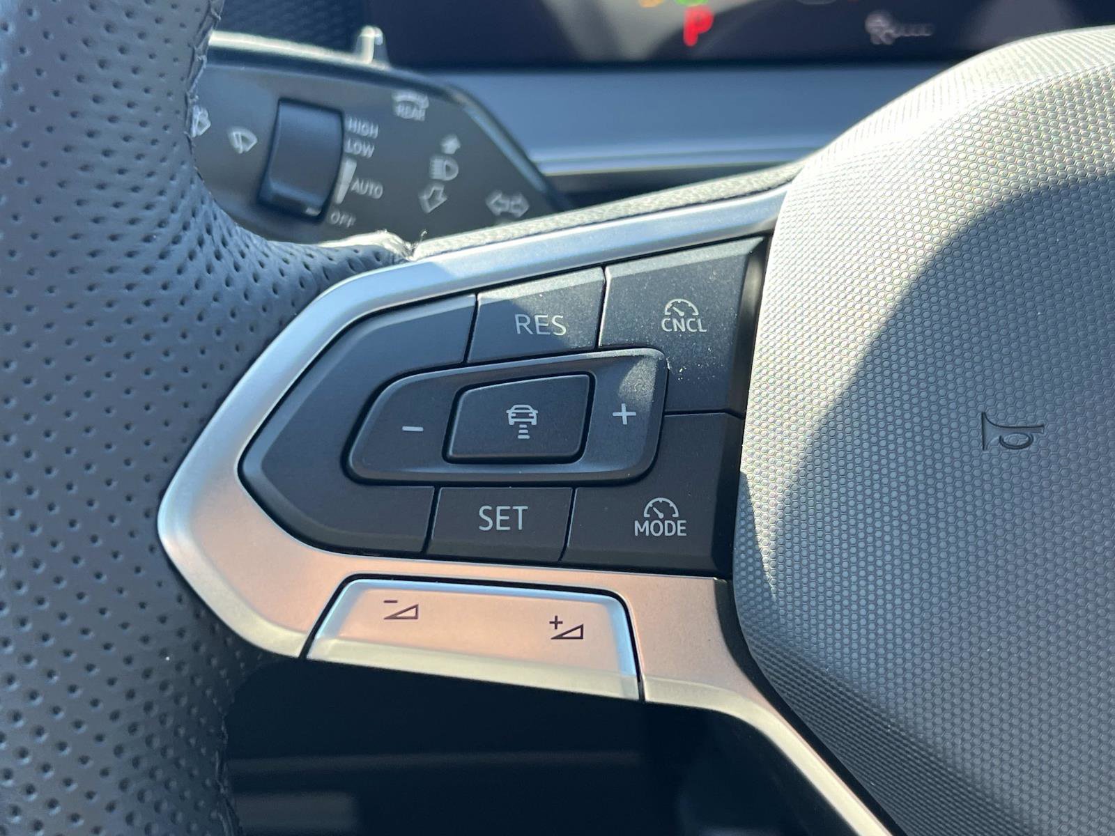 New 2026 Volkswagen Tiguan SE R-Line image 7