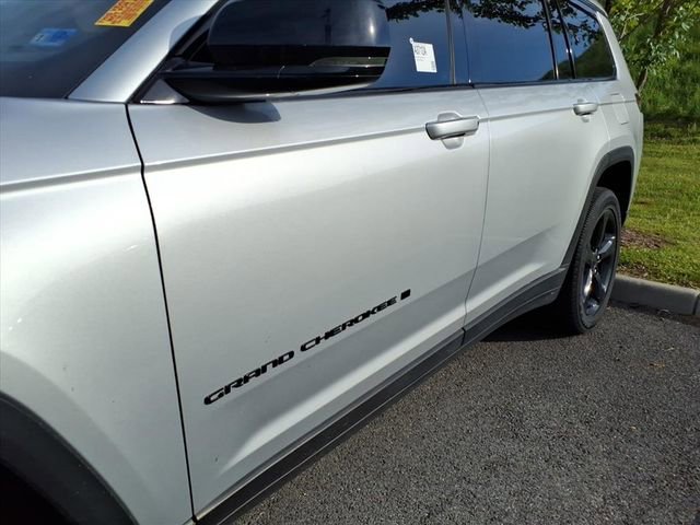 Used 2023 Jeep Grand Cherokee L Laredo AWD/4WD image 5