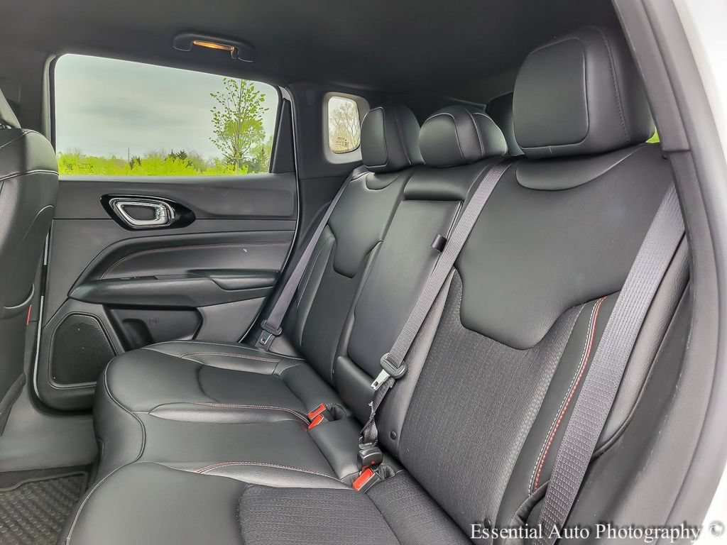 Used 2025 Jeep Compass Trailhawk AWD/4WD image 11
