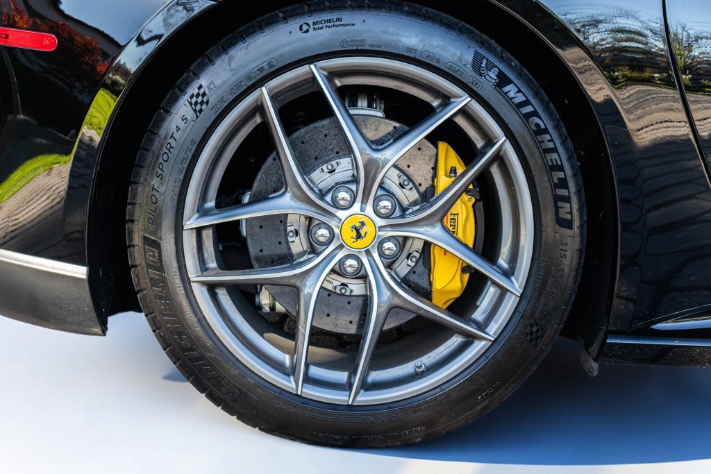 Used 2014 Ferrari F12 Berlinetta RWD image 58