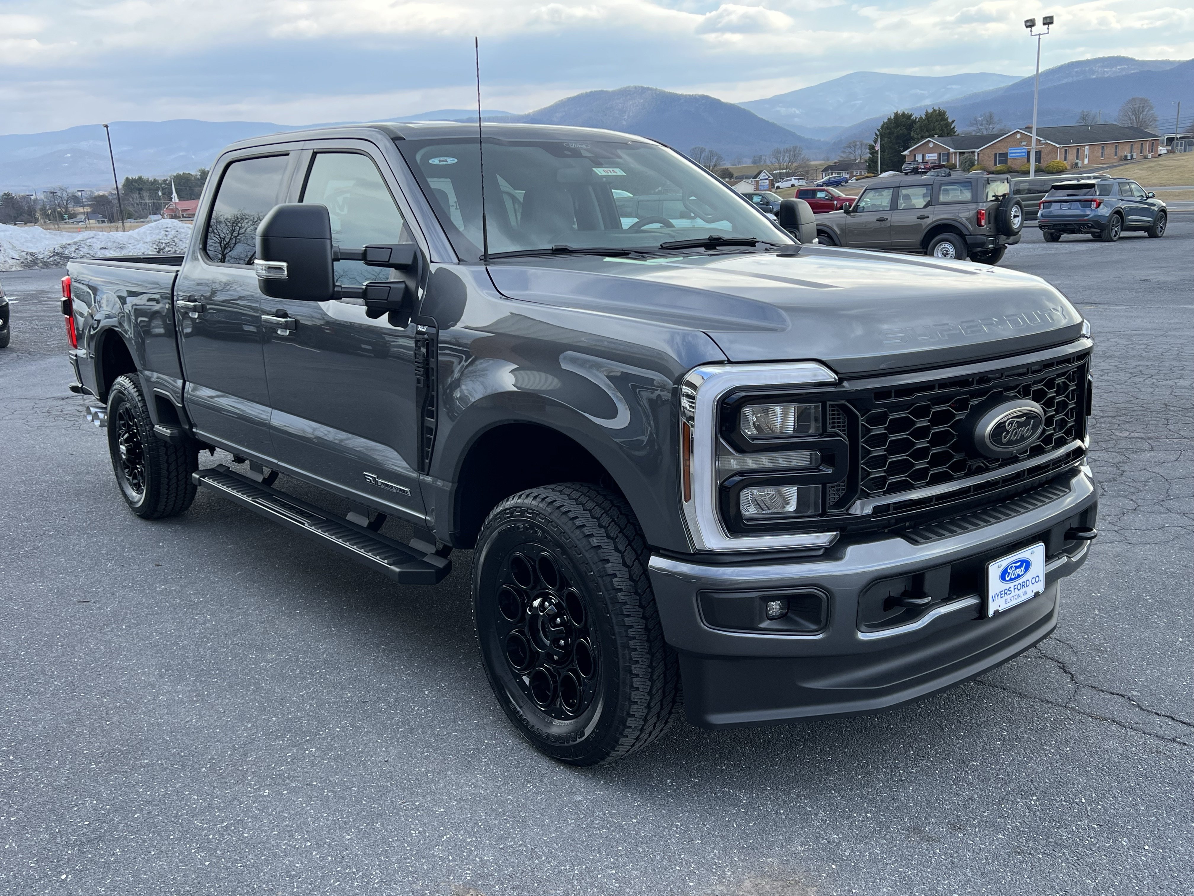 New 2026 Ford F350 XLT w/ XLT Premium Package AWD/4WD image 4