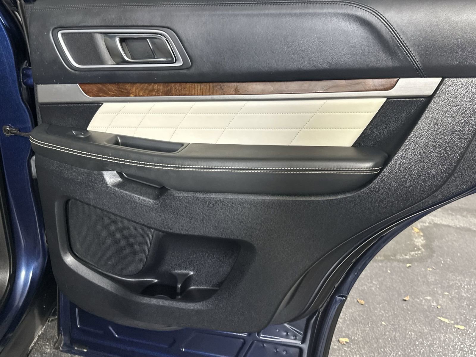 Used 2016 Ford Explorer Platinum image 36