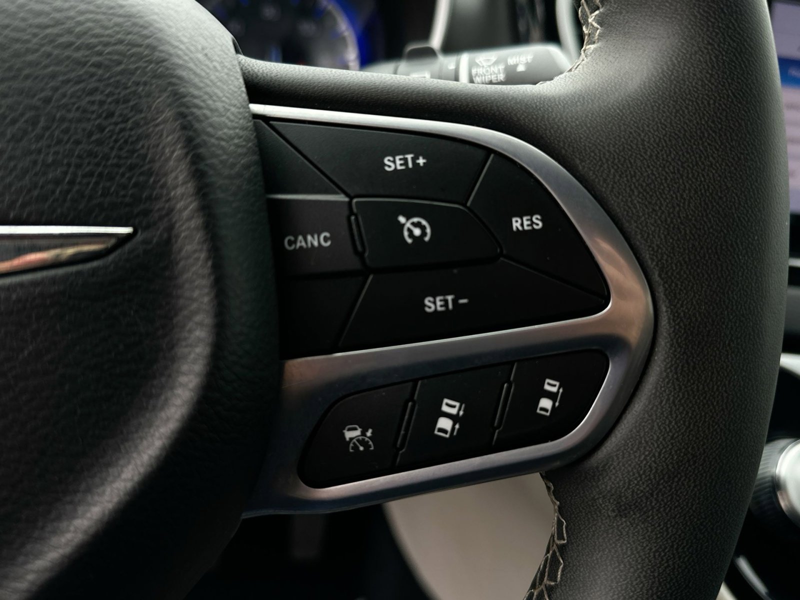 Used 2023 Chrysler Pacifica Touring-L image 22