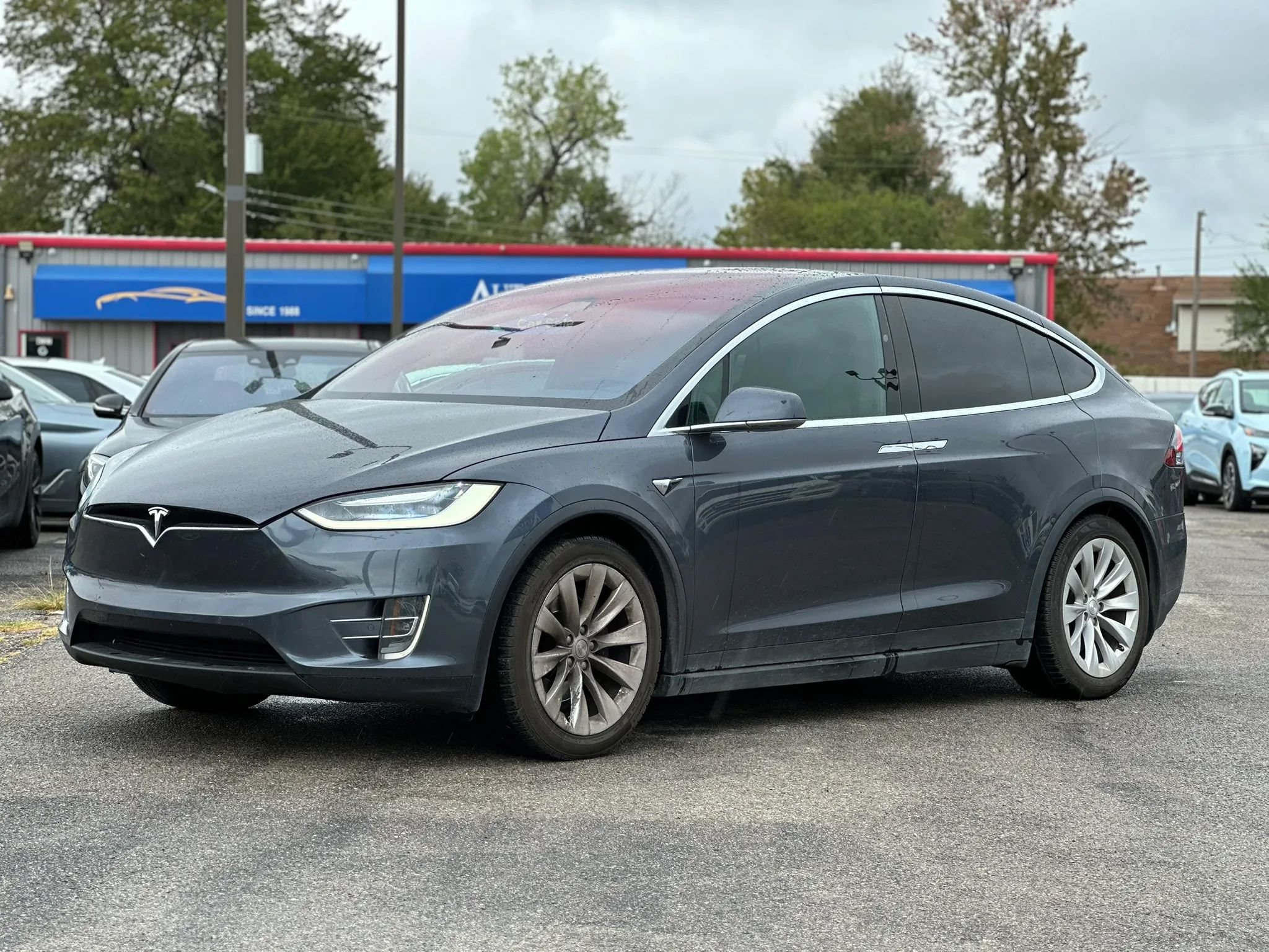 Used 2017 Tesla Model X 75D AWD/4WD image 2