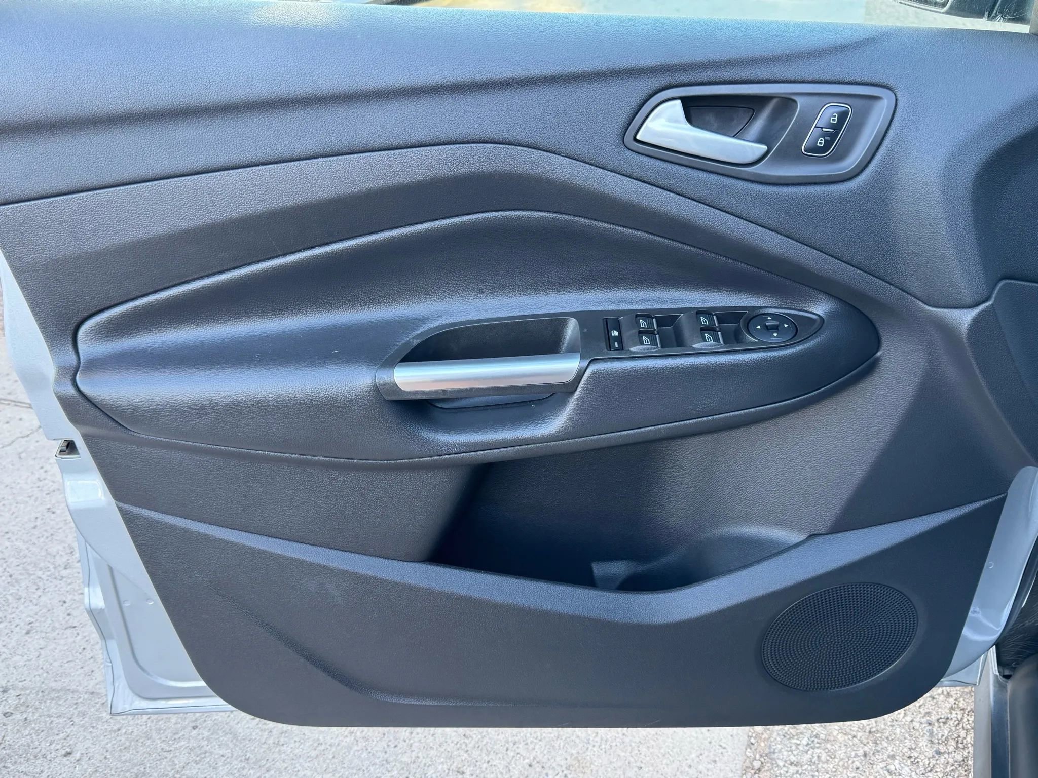 Used 2017 Ford C-MAX Energi SE w/ Equipment Group 402A image 14