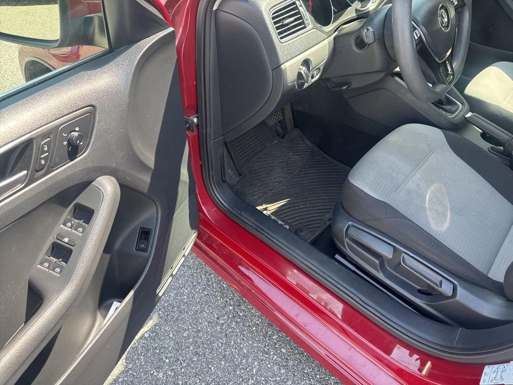 Used 2017 Volkswagen Jetta S image 14