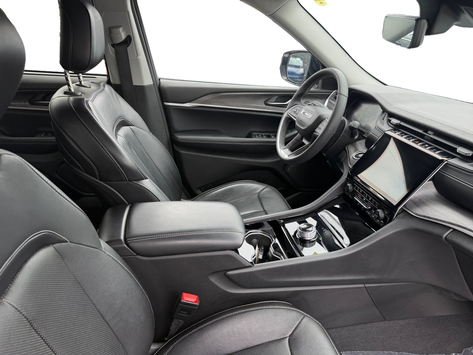 Used 2023 Jeep Grand Cherokee Limited w/ Luxury Tech Group II RWD image 15