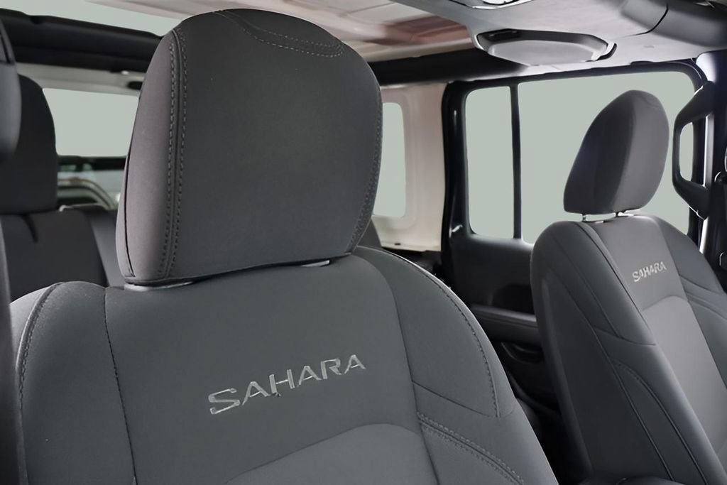 Used 2022 Jeep Wrangler Unlimited Sahara w/ Cold Weather Group AWD/4WD image 18