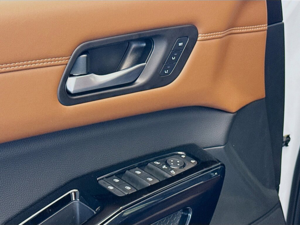 New 2026 Nissan Pathfinder Platinum AWD/4WD image 8
