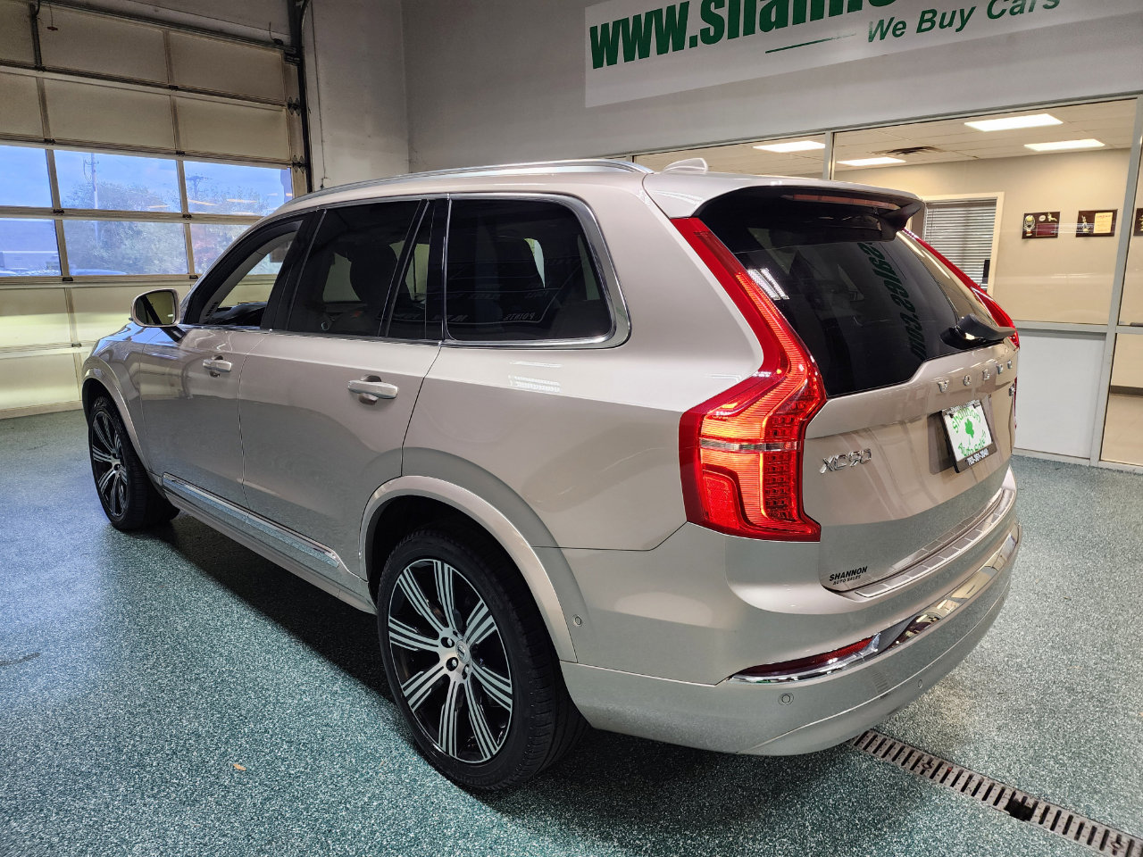 Used 2023 Volvo XC90 B6 Ultimate w/ Protection Package Premier image 9