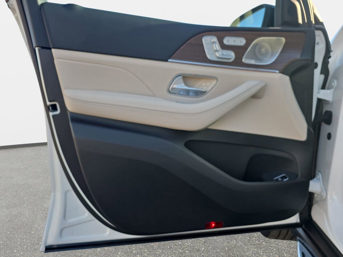 New 2026 Mercedes-Benz GLS 450 4MATIC image 26