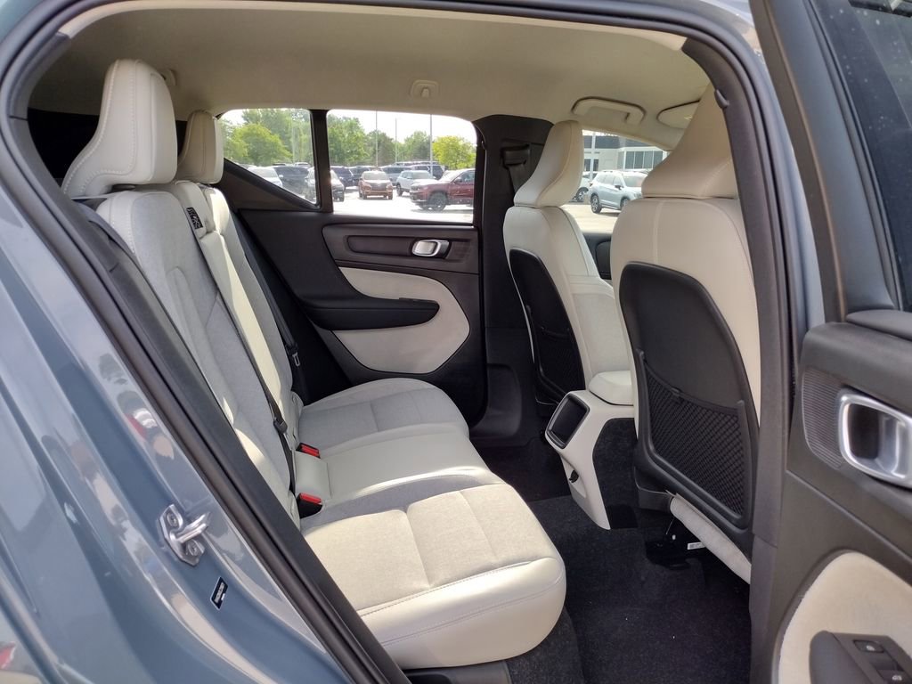 Used 2020 Volvo XC40 T4 Momentum FWD image 20