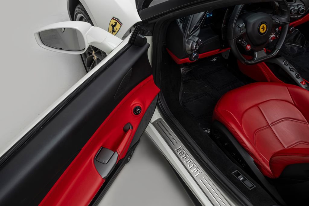 Used 2018 Ferrari 488 Spider Base image 18