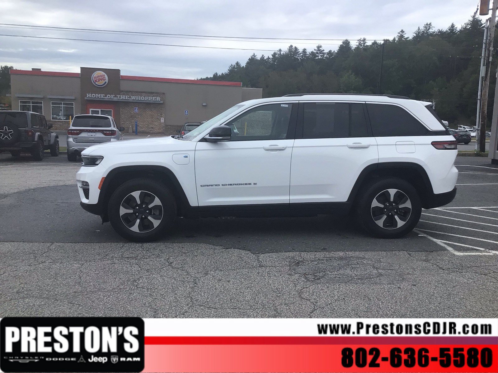 Used 2024 Jeep Grand Cherokee Limited 4xe AWD/4WD image 2