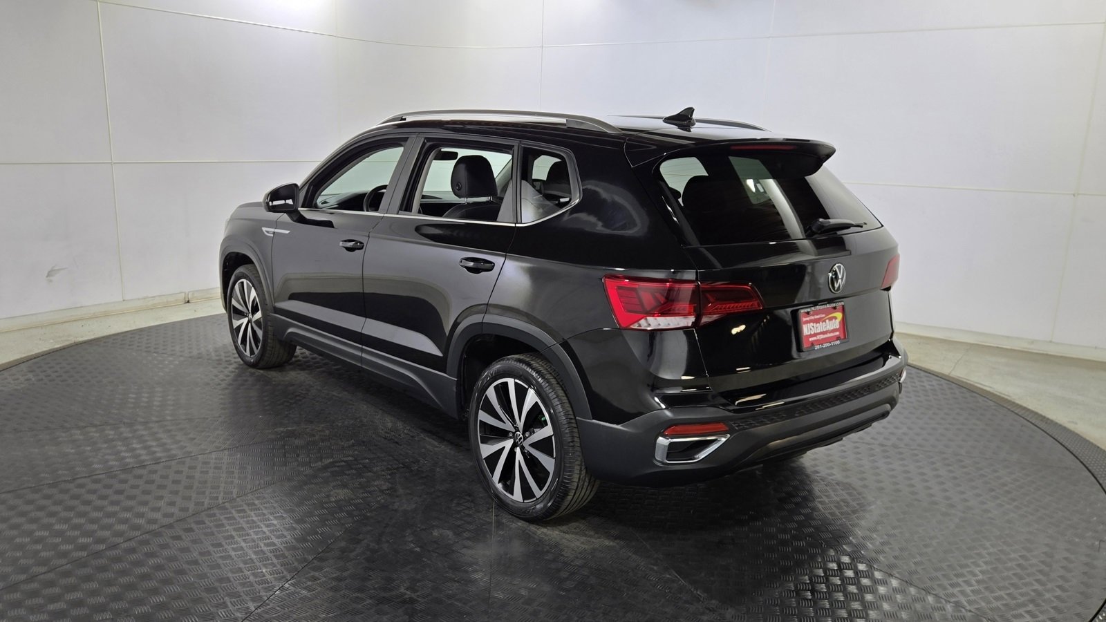 Used 2024 Volkswagen Taos SE image 5