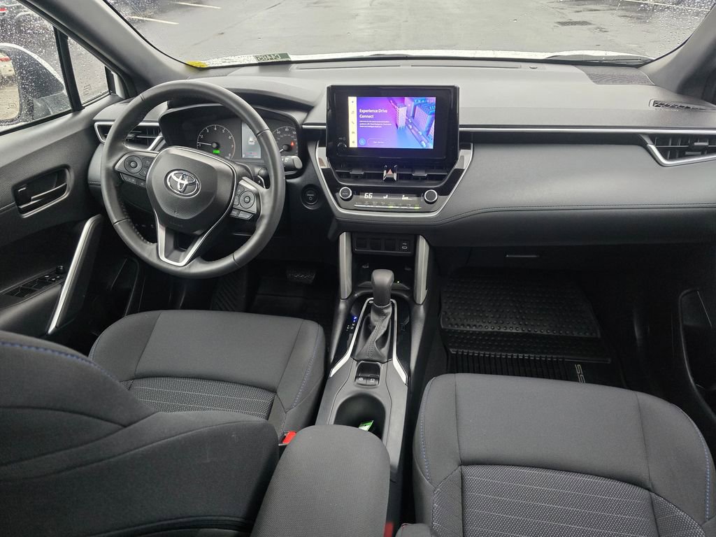 Used 2024 Toyota Corolla Cross SE w/ Moonroof Package image 14