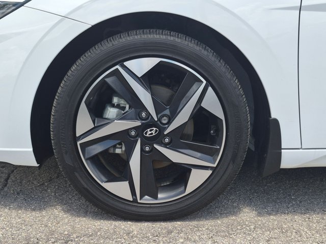 Used 2023 Hyundai Elantra Limited FWD image 13