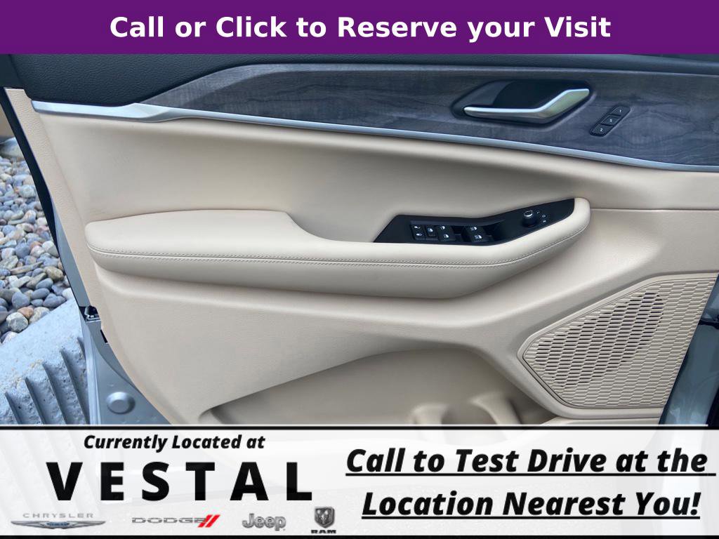 New 2023 Jeep Grand Cherokee L Limited image 37