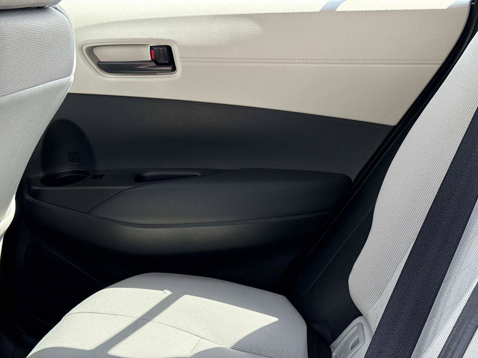 Used 2025 Toyota Corolla Cross LE image 13