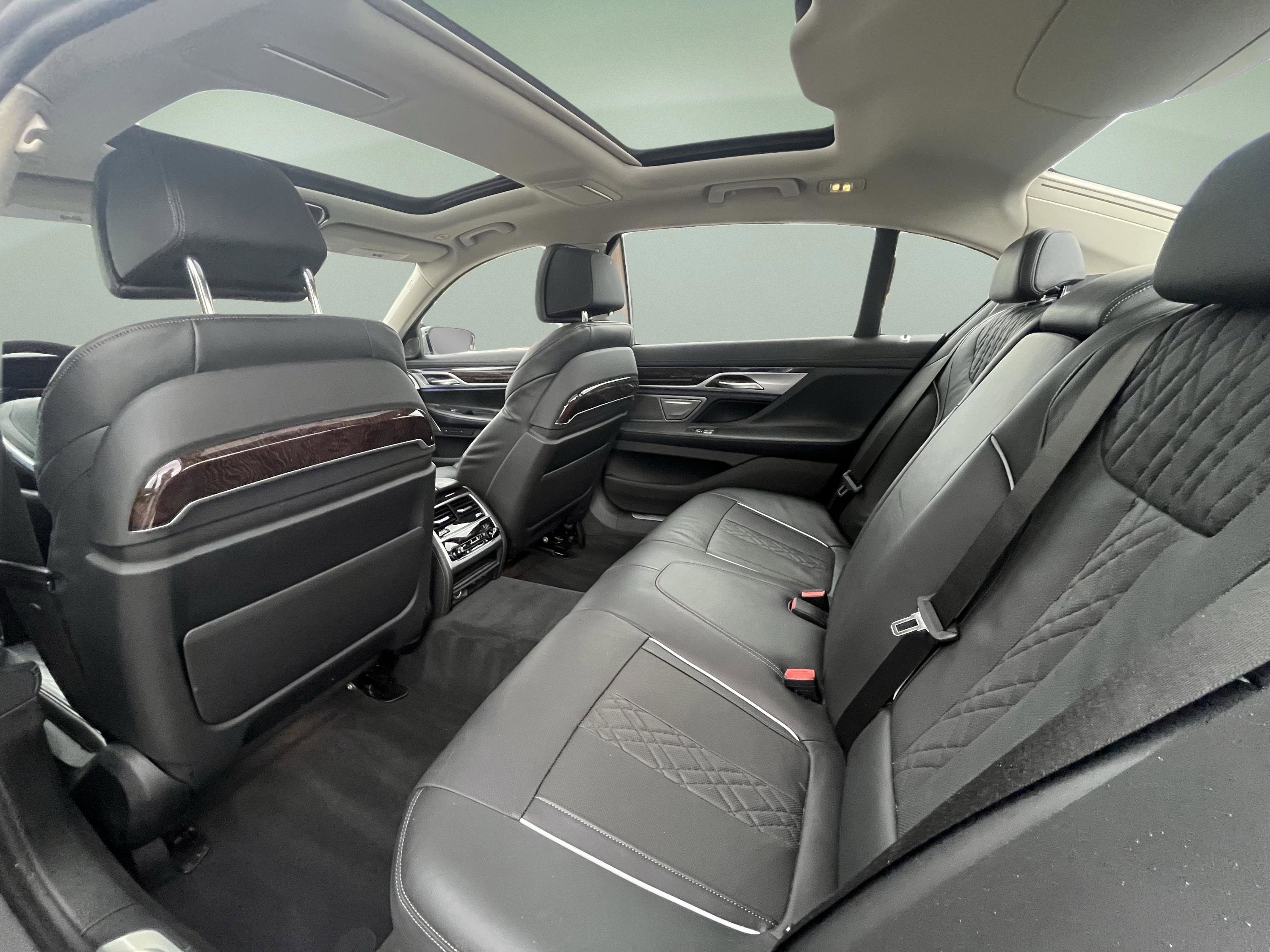 Used 2022 BMW 750i xDrive w/ Executive Package image 30