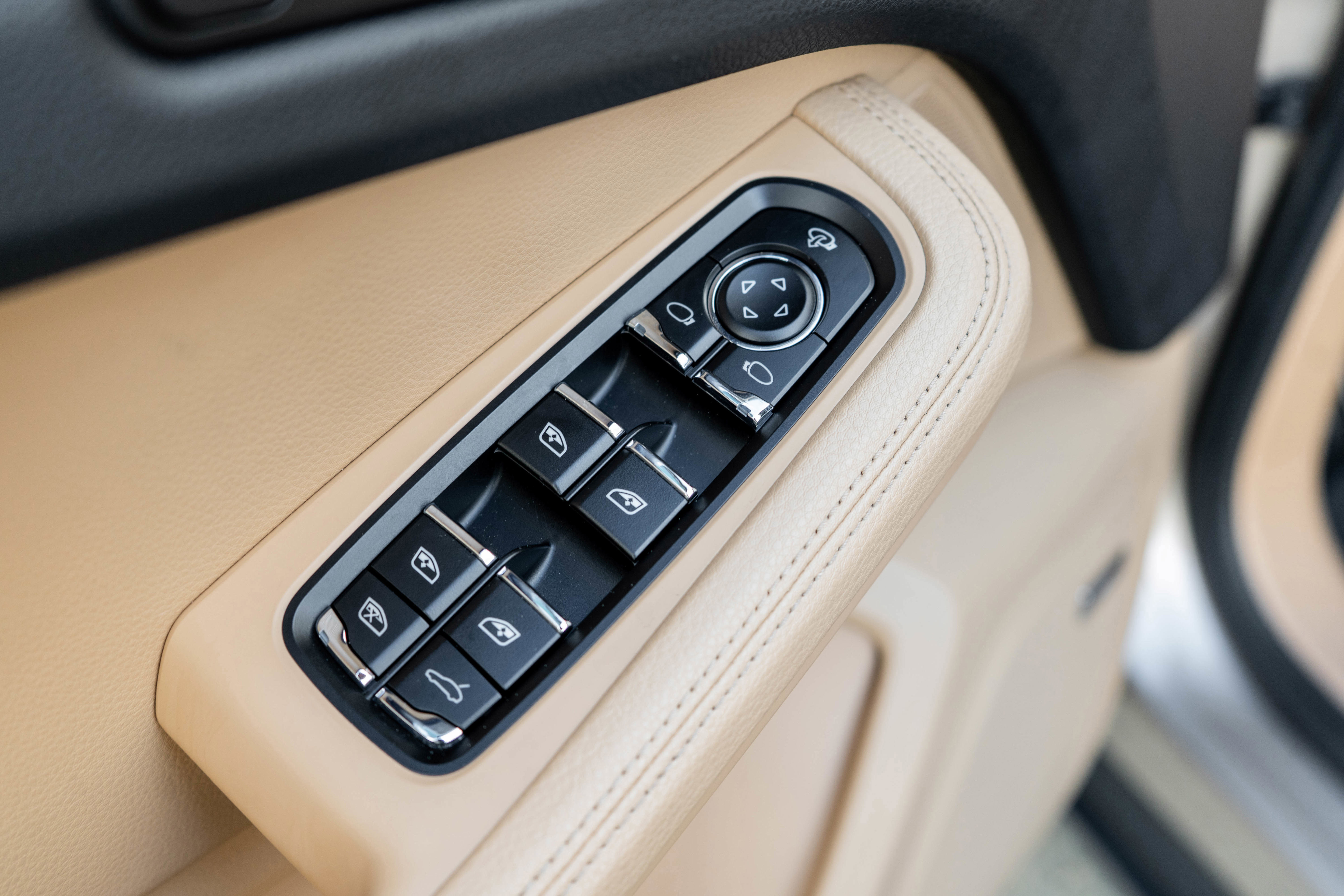 Used 2017 Porsche Macan S w/ Premium Package Plus AWD/4WD image 11