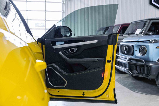 Used 2022 Lamborghini Urus image 13