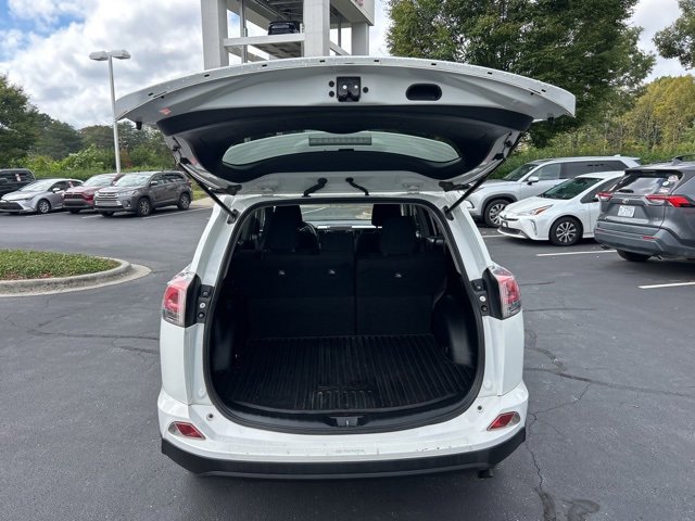 Used 2018 Toyota RAV4 LE image 7