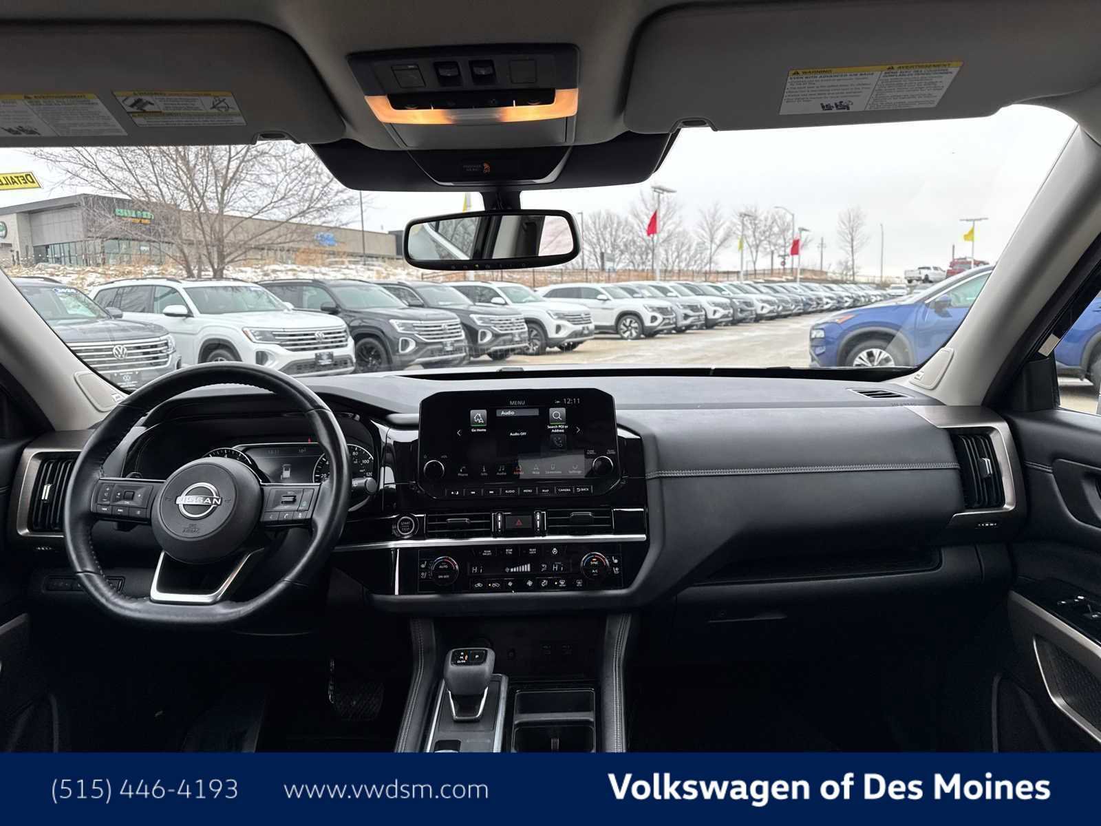 Used 2022 Nissan Pathfinder Platinum w/ Cargo Package image 10