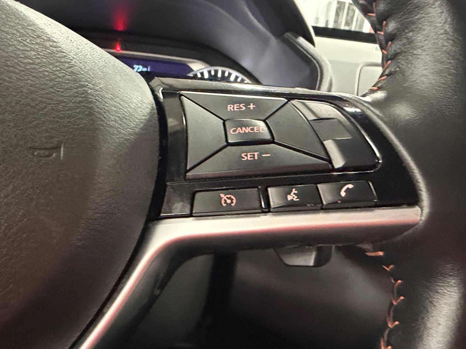 Used 2024 Nissan Altima 2.5 SR FWD image 34