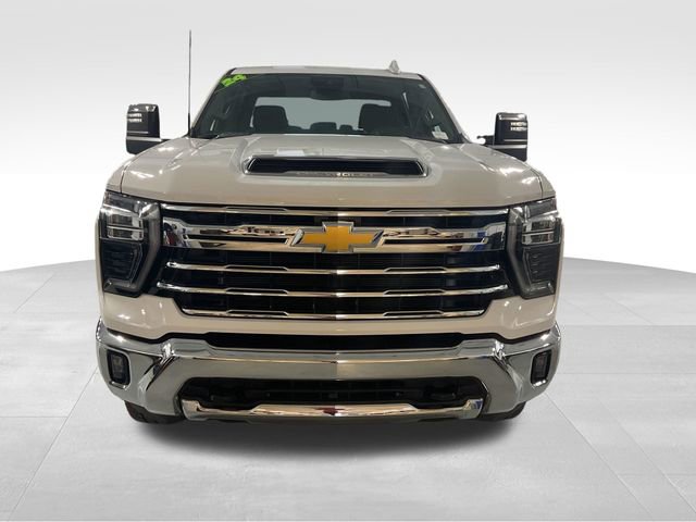 Used 2024 Chevrolet Silverado 2500 LTZ image 2