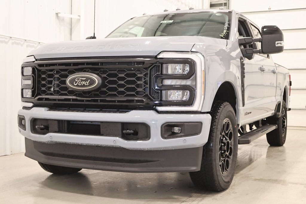 New 2026 Ford F350 Lariat w/ Black Appearance Package AWD/4WD image 4