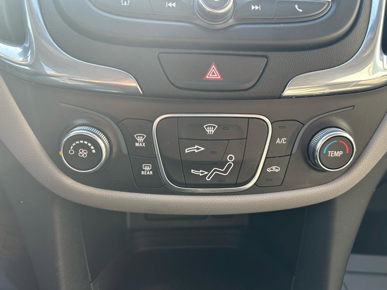 Used 2019 Chevrolet Equinox LT AWD/4WD image 24