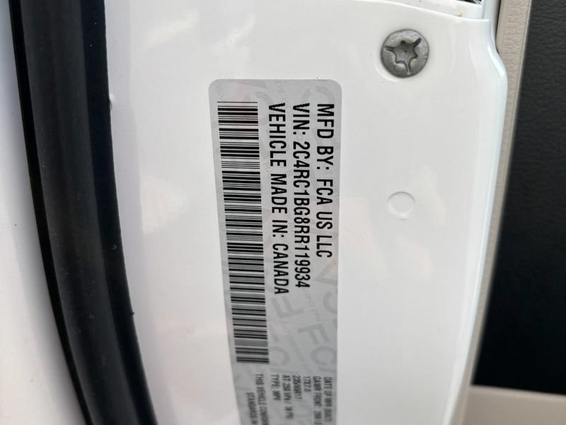 Used 2024 Chrysler Pacifica Touring-L FWD image 22