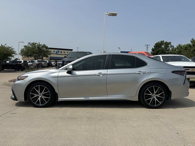 Used 2023 Toyota Camry SE FWD image 2