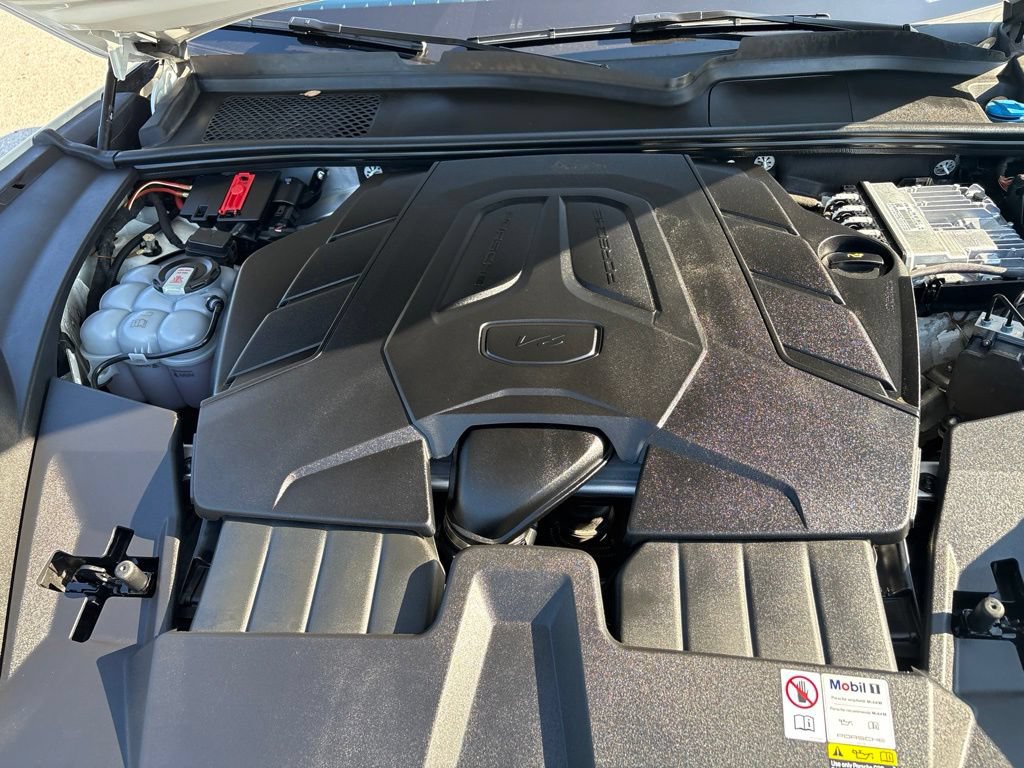 Used 2024 Porsche Cayenne AWD/4WD image 11